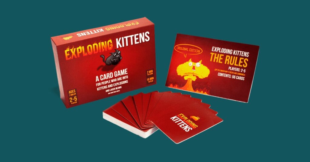 Gear Exploding Kittens Box SOURCE Exploding Kittens 1024x536 - Os 25 melhores jogos de tabuleiro para famílias (2022): Cascadia, Labirinto e mais