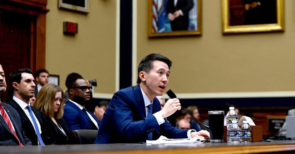 TikTok Congressional Hearing w CEO Shou Zi Chew Security GettyImages 1249134314 1024x536 - A audiência do TikTok revelou que o Congresso é o problema