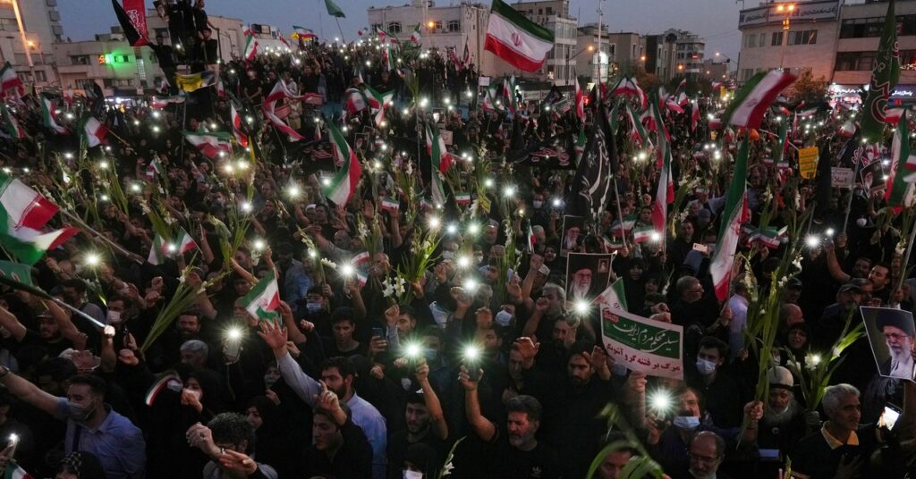 Iran protests sec AP22268662810752 1024x536 - A influência confusa dos EUA que está ajudando os iranianos a permanecerem online